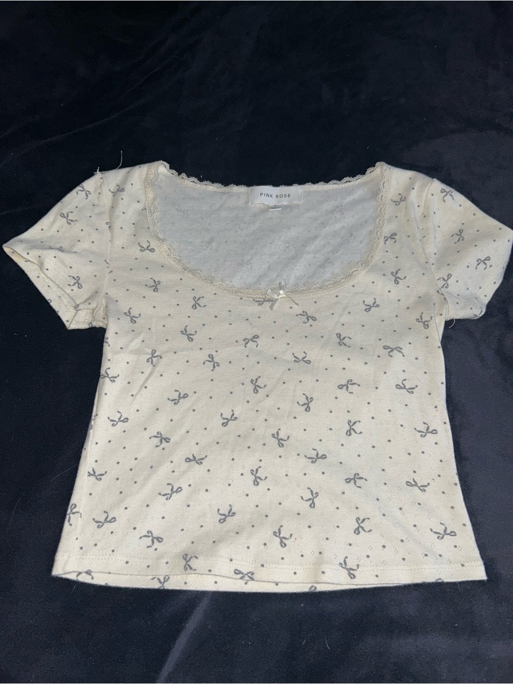 Pink Rose Cream Short Sleeve Scoop Neck Top with Gray Bow Print